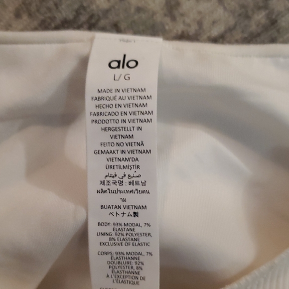 ALO Yoga White Tank Top Witj Yoga Bra Attached Inside - Picture 2 of 6